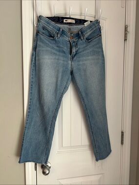 Levi's Light Blue Cropped Raw-Hem Jeans size 10